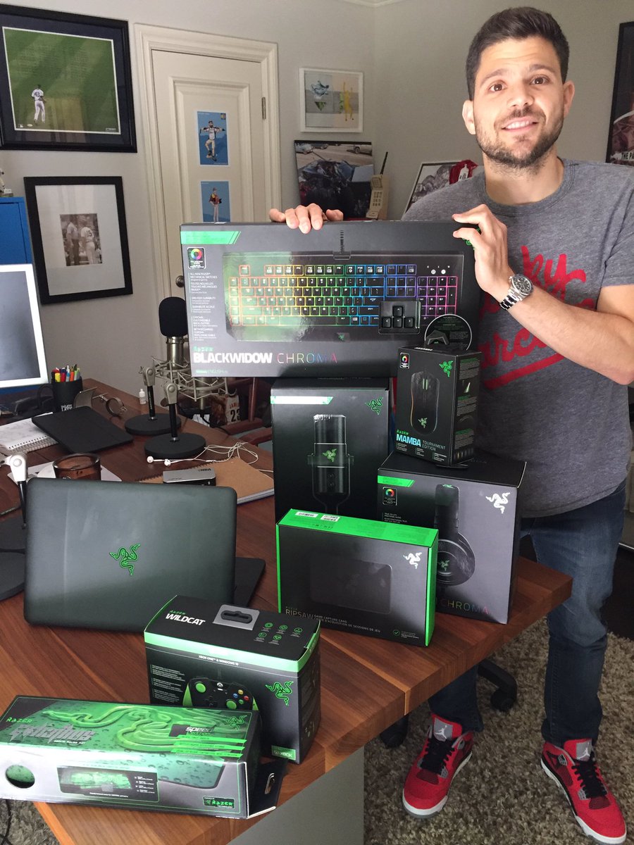 I gotta thank @Razer for helping me get my stream looking and sounding right!!! Time to start @twitch 'n a lot! https://t.co/OIOSkQvZWt