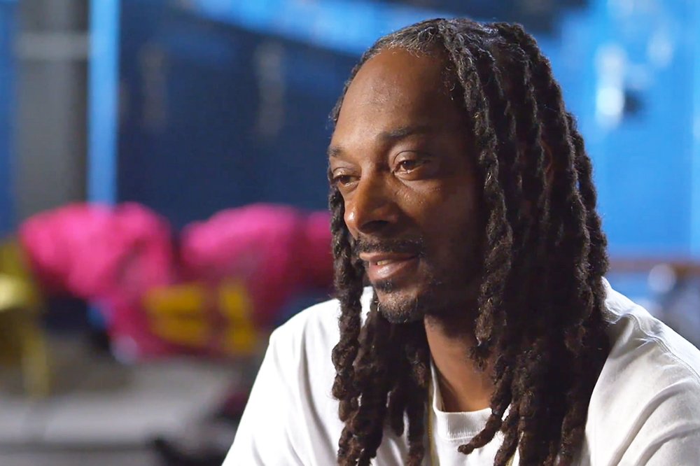 RT @PigsAndPlans: Watch @snoopdogg coach his youth football team in a new episode of 'Coach Snoop' https://t.co/nCgnNOpXka https://t.co/aN5…