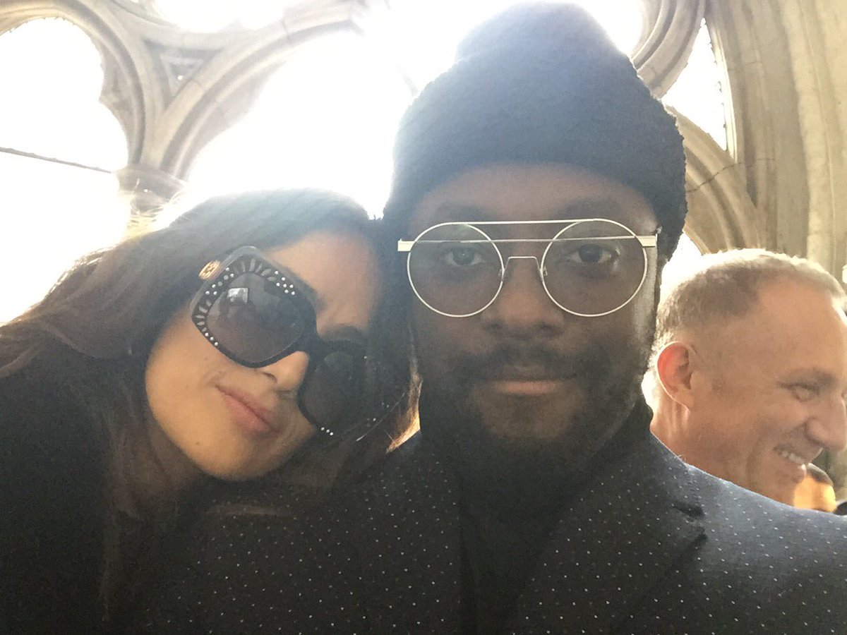 I saw an Angel at Westminster Abbey...@salmahayek and I at the #GucciCruise17 show... @iamplusofficial @gucci https://t.co/fLE97TjQEk