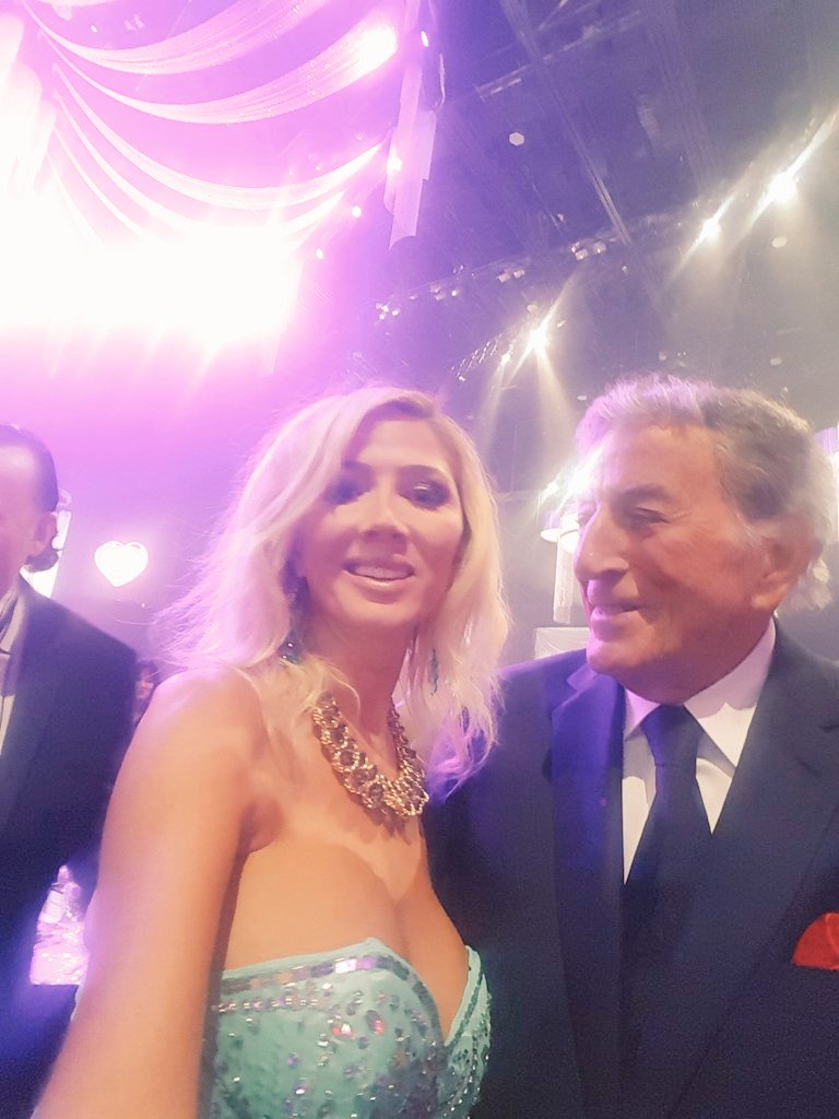 Happy 90th bday @itstonybennett !!! Thank you for an amazing night @KeepMemoryAlive @ClevelandClinic #PowerOfLove20 https://t.co/CthS2FLtQI