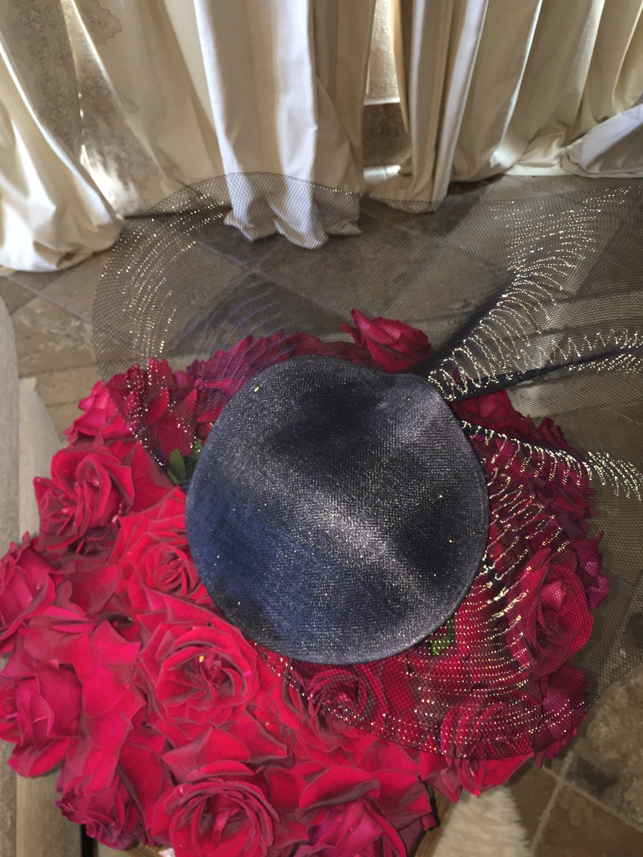 Beautiful gift from Master
Milliner & friend..Philip Treacy????
Can't wait 2 wear https://t.co/N9qjFQOwSa