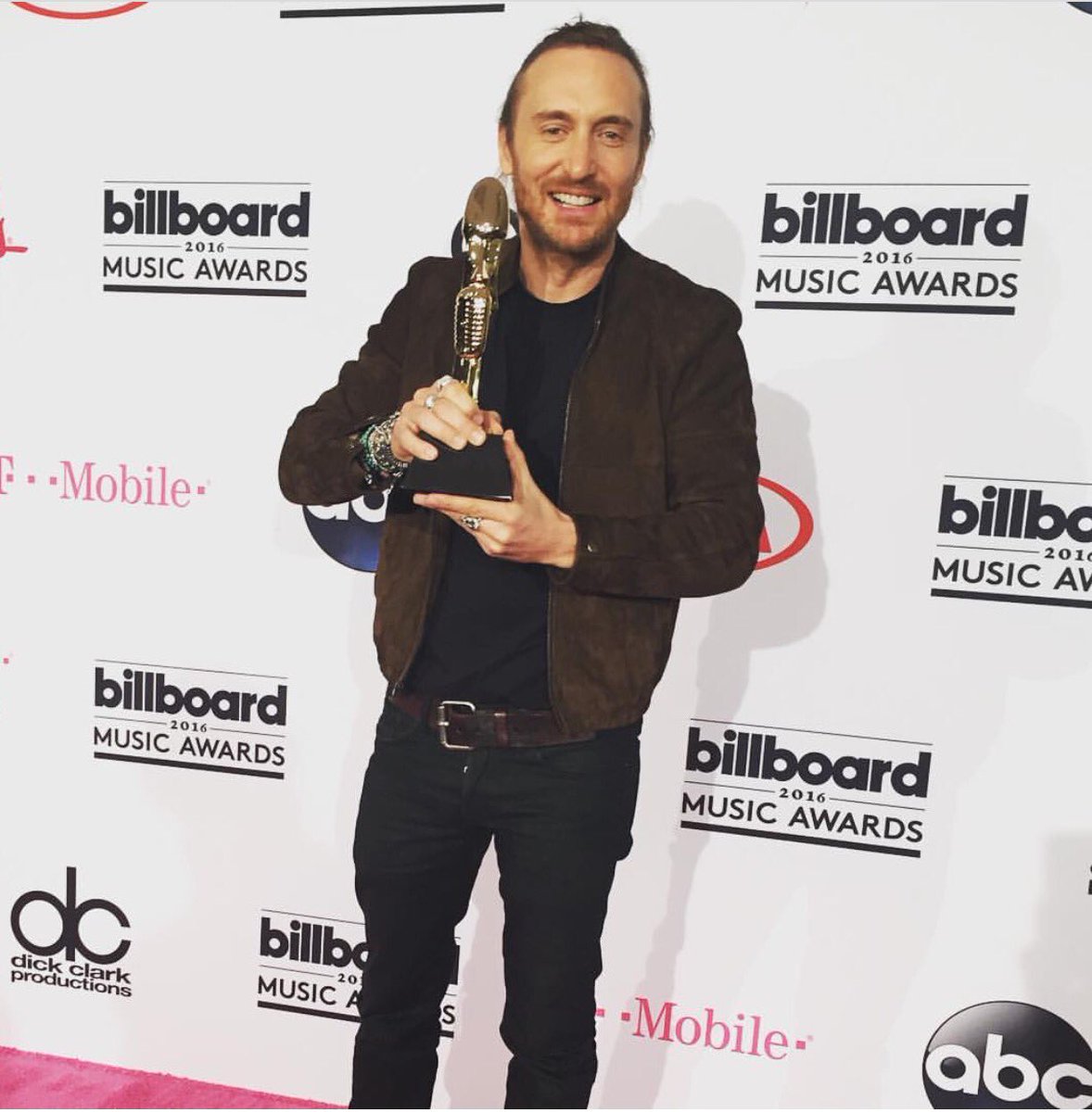Best Electronic Artist ! Thank you @BBMAs  Respect to all the other artists. Woop woop ☺️???? https://t.co/srGJDBHng8