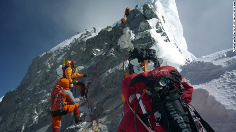 Mt. Everest - 4 dni i 4 alpinistów umarło, 2 zaginionych