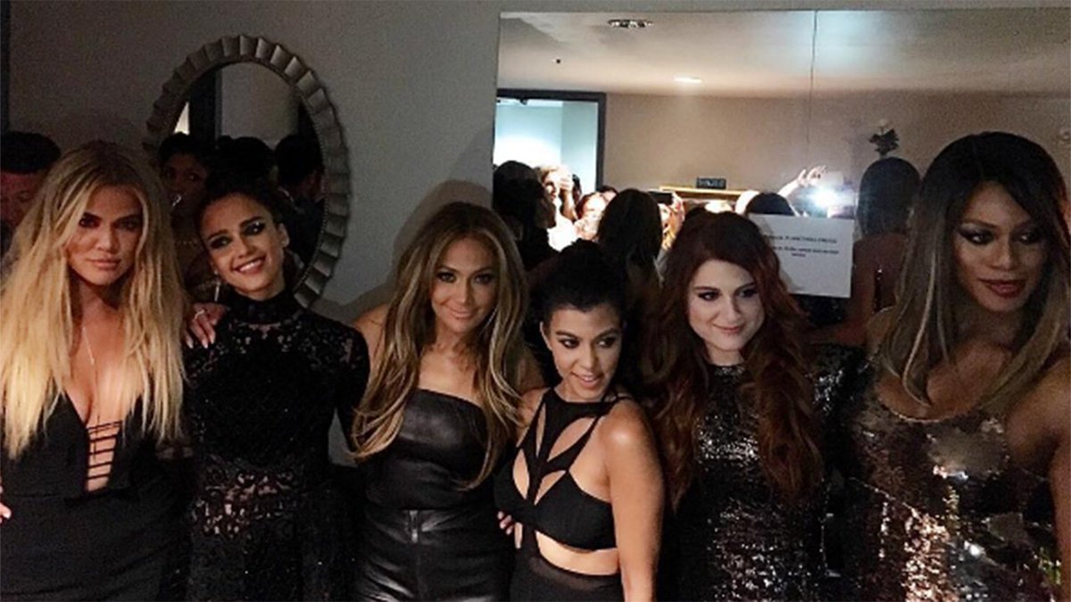 RT @etnow: Khloe and Kourtney rounded up an epic girl squad for @JLo's Vegas show! https://t.co/Nza5GVKFyk https://t.co/sRtmpGW8NX