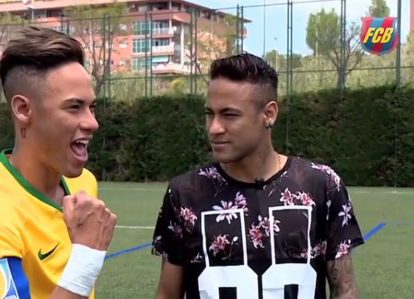 Neymar fica impressionado ao ser apresentado ao seu boneco de cera 