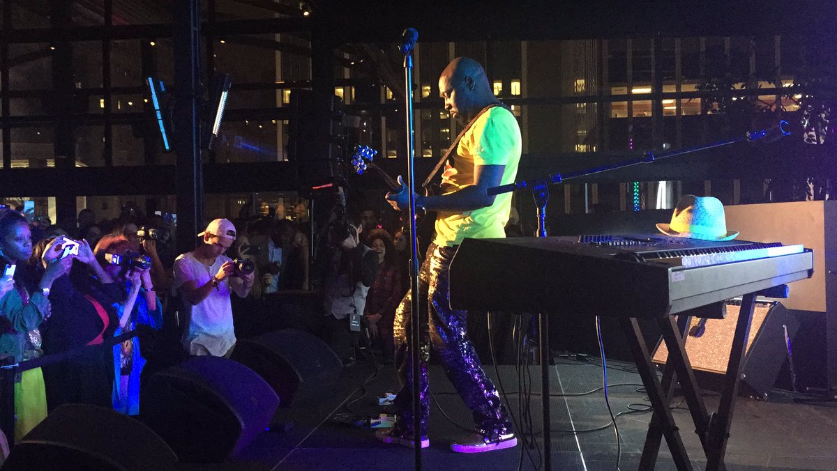 RT @RenHotels: .@wyclef opens his #renhotels set w/ a hats off to Prince, plays guitar behind his back & with his mouth. https://t.co/iVzVh…