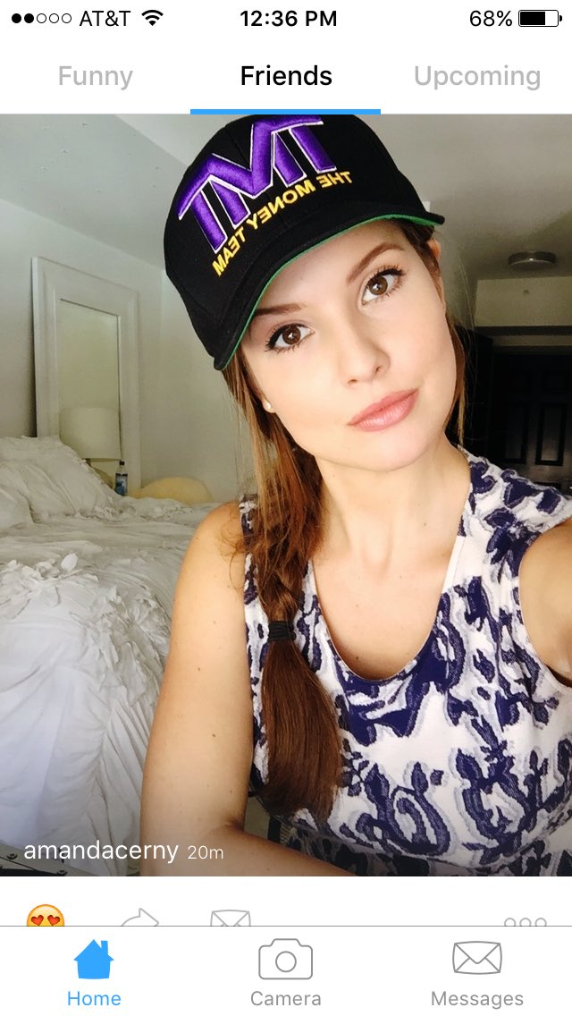 RT @john: I love your hat and the app you used to take the pic @AmandaCerny ????

@FloydMayweather @TheMoneyTeam https://t.co/hpMuERKwVy