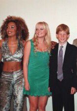 Found this pic @EmmaBunton @OfficialMelB - with little prince Harry ????awh https://t.co/xuHOQe1Iw8