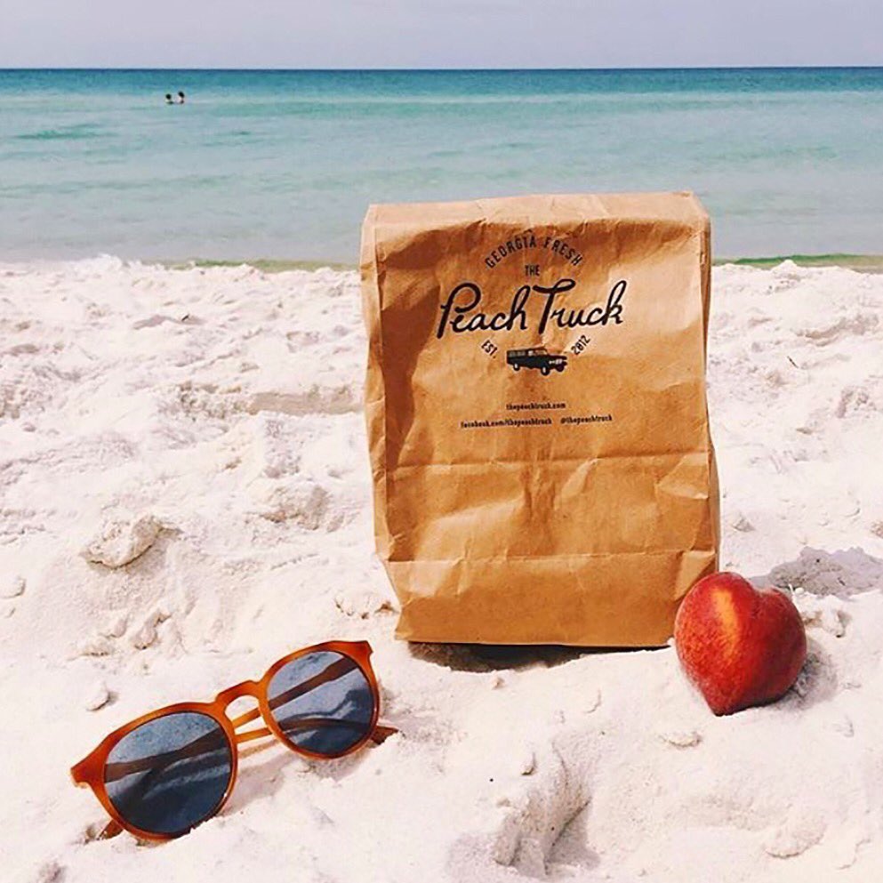 Nothin' like a Georgia Peach on a Georgia Beach… ???????? #Regram @ThePeachTruck #RubyAndPeach #AGirlCanSouthernDream https://t.co/SUc3wyrFNo