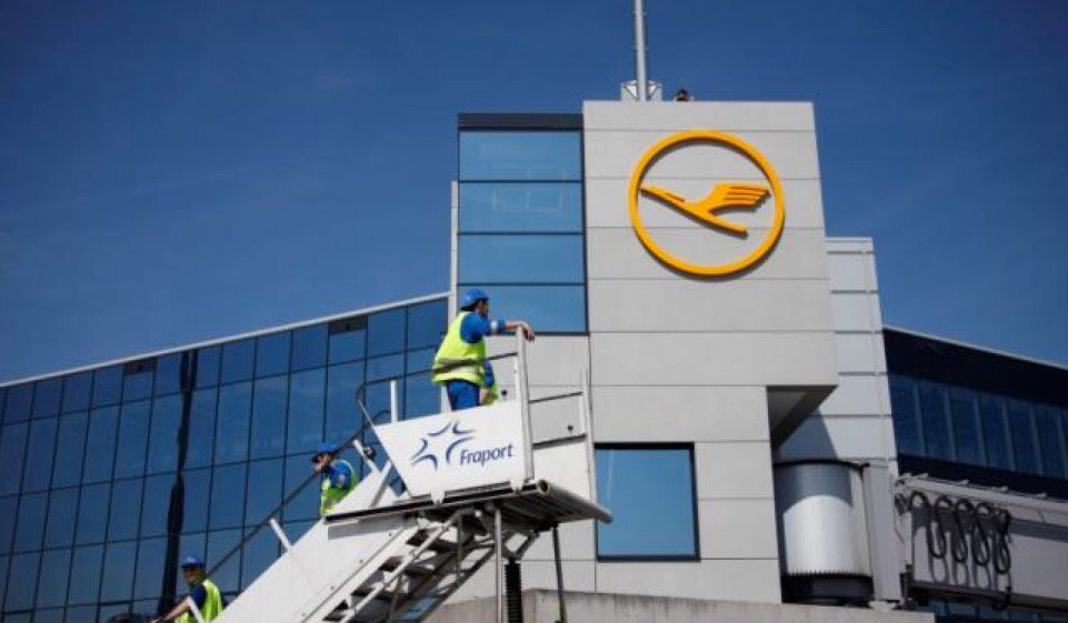 Lufthansa Suspends Caracas Flights Because Of Venezuela's Economic Struggles