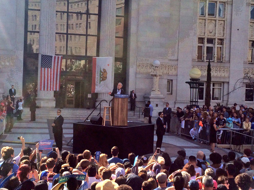 RT @maryaliceparks: Robert Reich introduces @BernieSanders ahead of Oakland, Ca rally - says Sanders has conviction to get stuff done https…