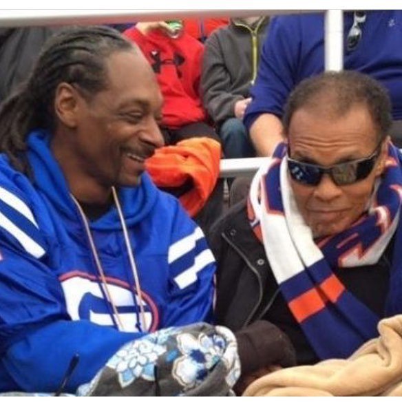 Chillen with the champ ????????✨????????✊????????????. G. O. A. T.  Hands down https://t.co/v1y0hbera6 https://t.co/bVTkw0SRbY