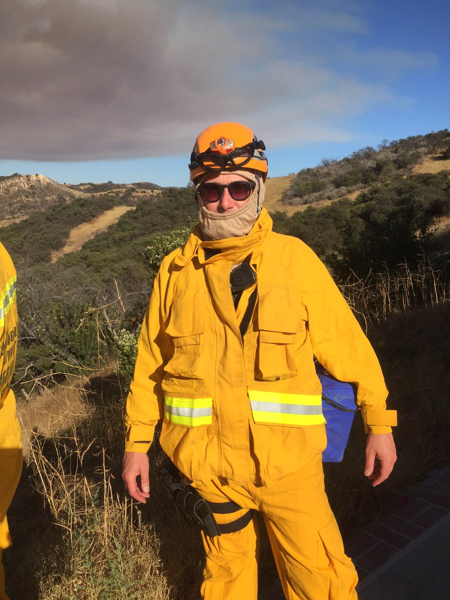 RT @TheEllenShow: Sending thanks to Portia's brother Michael & all the rescue workers on the scene of this dangerous fire in Calabasas http…