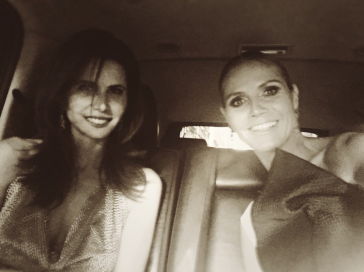 CFDA 2016 with my girl @desireegruber wearing @roland_mouret @lorraineschwartz ???? https://t.co/fvWXhqhEiH