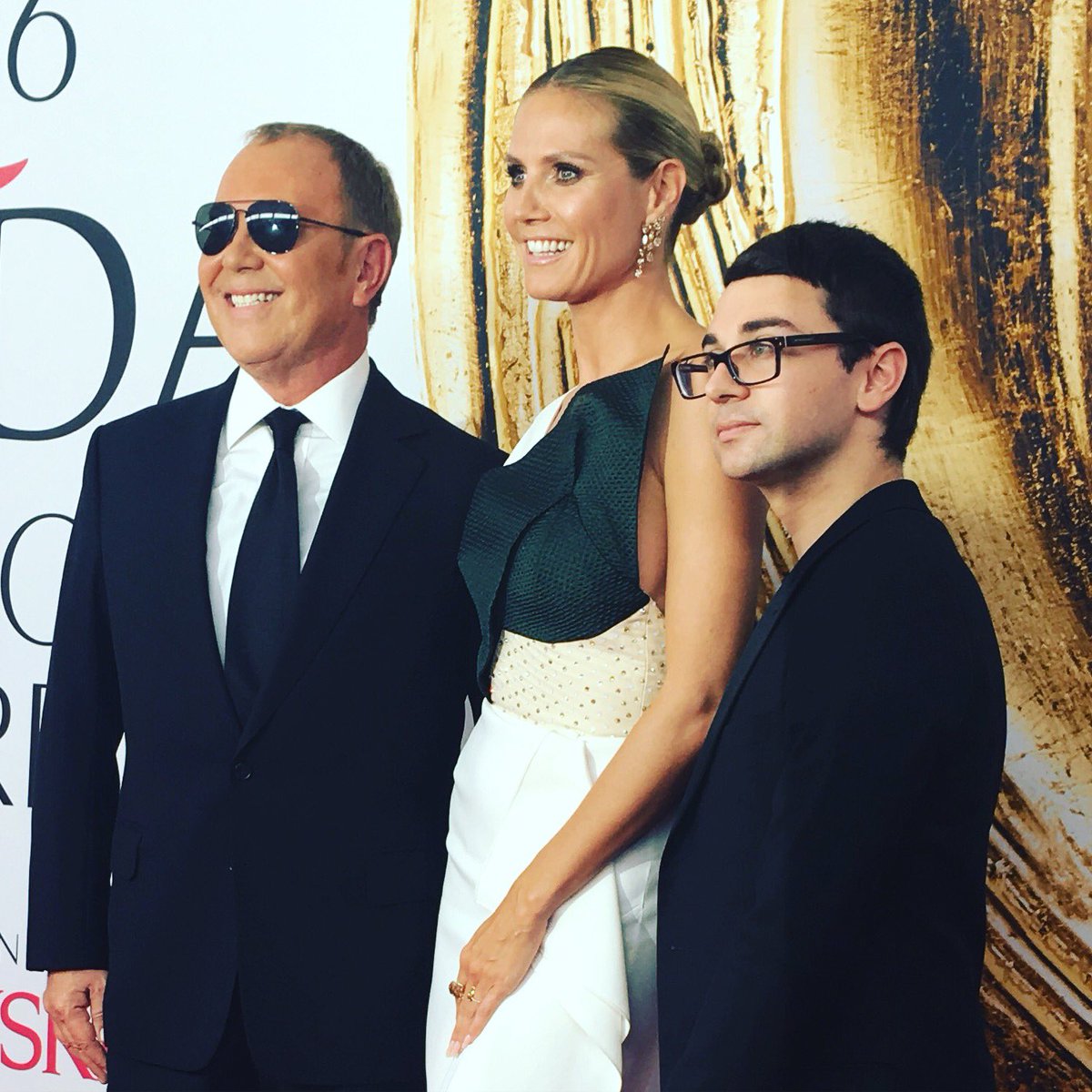 Flanked by great talent ????????@michaelkors @csiriano  #cfda https://t.co/CBjQOzjc06
