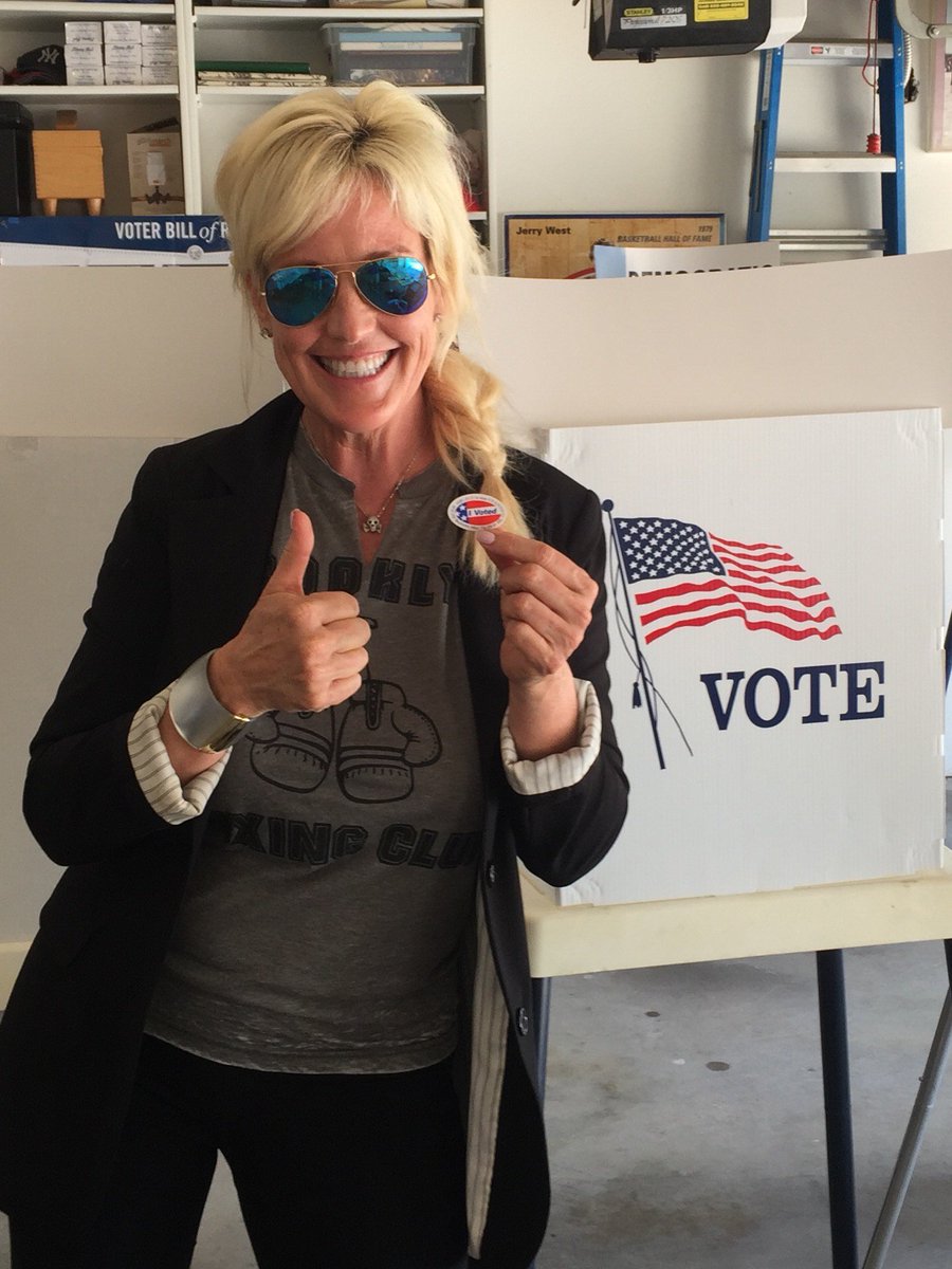 RT @ErinBrockovich: Decisions are made by those who show up! VOTE! #PrimaryDay https://t.co/PKpJnpyqz9