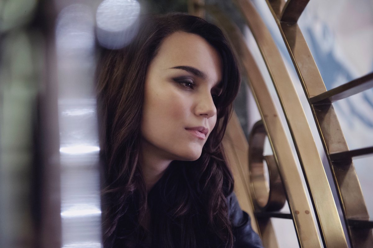 RT @SamanthaBarks: One Day More! My album is out tomorrow! https://t.co/sQXo1aIbZi https://t.co/OgMmcbw0X4