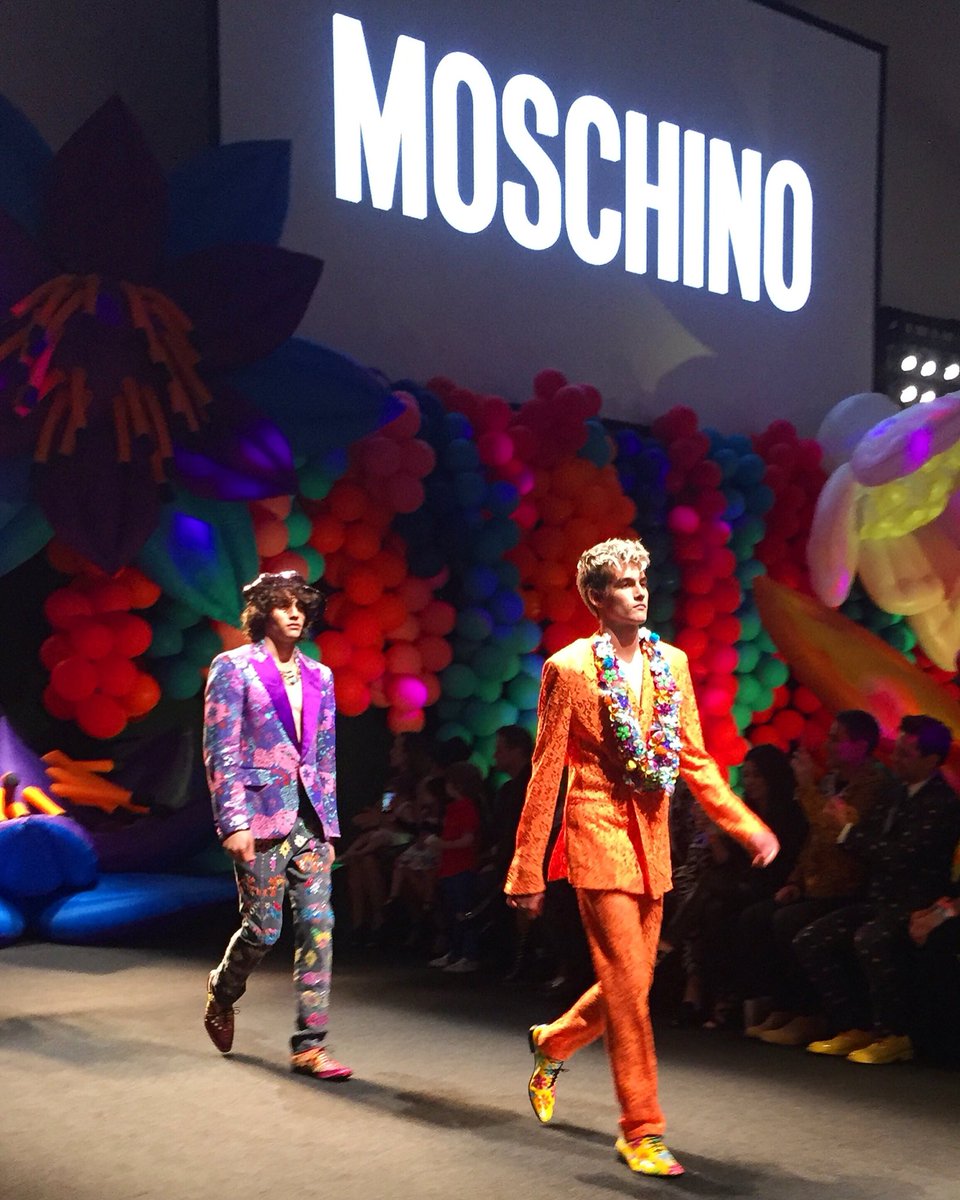 So fun watching @PresleyGerber walk @Moschino tonight! ???? @ItsJeremyScott #MADELA https://t.co/QYxp3oQRWX https://t.co/2cRoPDqzhq