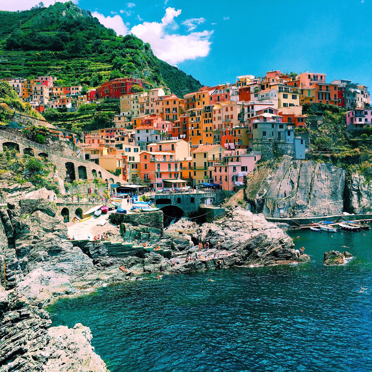 There are no words ???????????????? More pics of Cinque Terre here https://t.co/kxLxE7OB26 https://t.co/MBR1Z9fBQ9