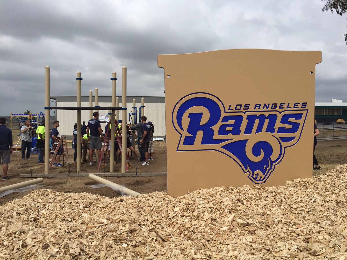 RT @RamsNFL: The Rams Playground Build is underway! ???? #RamsCommunity 

Follow the progress on our Snapchat: SnapTheRams https://t.co/9JaCXD…