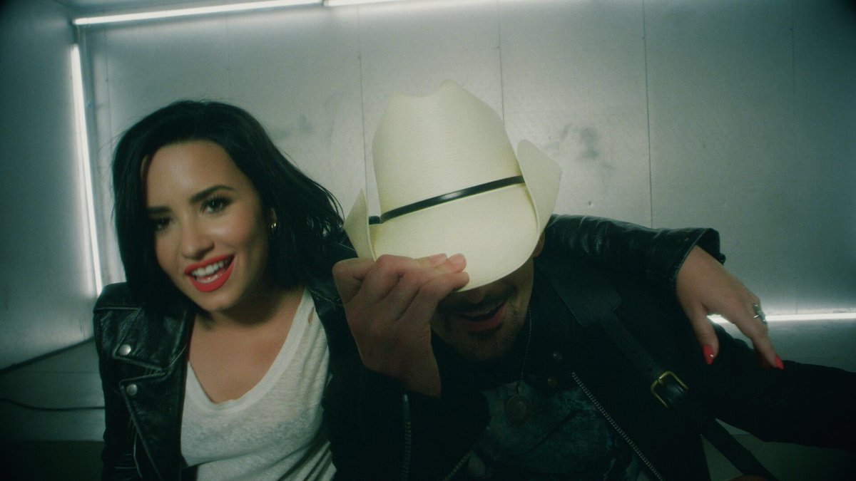 RT @BradPaisley: Video for #withoutafight coming soon... @ddlovato https://t.co/3yEmuthScO