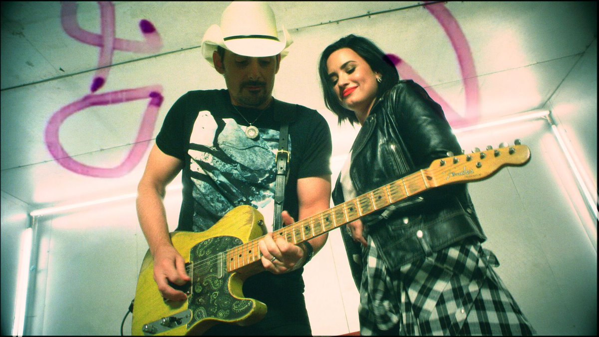 Can’t WAIT to show you guys the new video for #WithoutAFight with @BradPaisley ???? https://t.co/k9HmHZCr5P