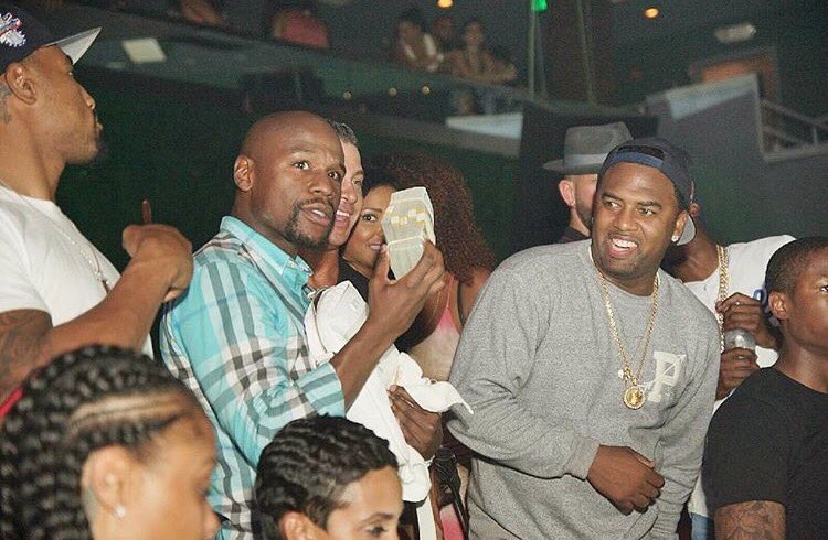 RT @TheHarlemHotBoy: The Show Don't Stop. 20 Years Of Stunting. Only @floydmayweather Would Pull 50 Racks ???? Out In The Middle Of The Club h…