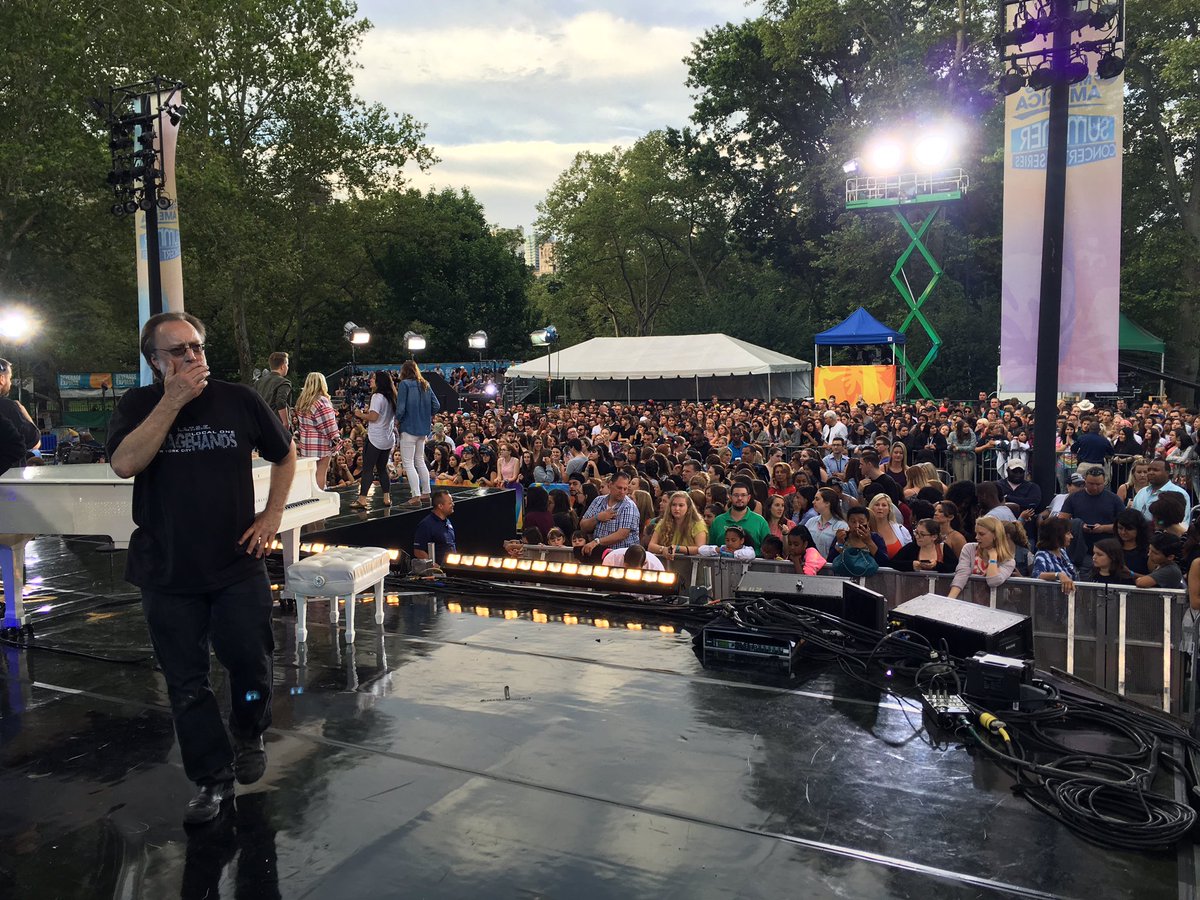 RT @GMA: What a scene already! #DemiOnGMA https://t.co/DxqeUxFu7W