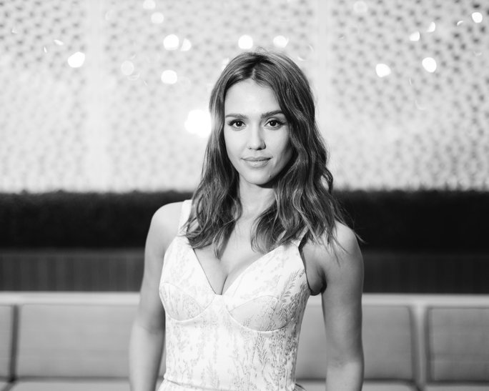 RT @InStyle: Inside InStyle cover girl @jessicaalba's intimate dinner celebration in N.Y.C.: https://t.co/2gofHPcbCk https://t.co/GMs5mWMaC7