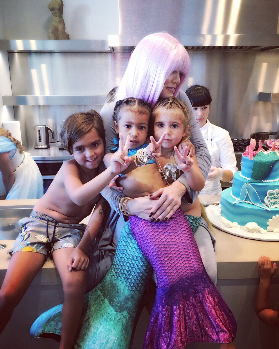 The best seat in the house with my Mermaids and my Mase https://t.co/MZHmSAzduF