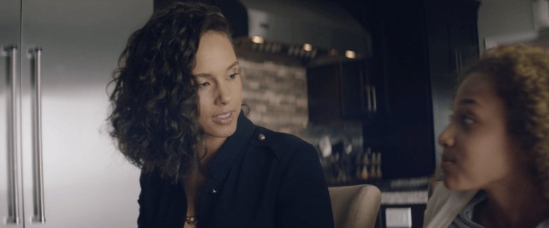 RT @IndieWire: .@aliciakeys premieres new short film #LetMeIn in honor of #WorldRefugeeDay https://t.co/aHfYA36CDd https://t.co/1BOw9oquiG