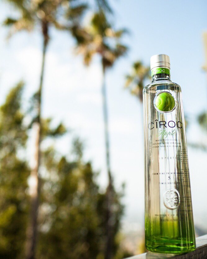 #CIROCApple is ALL THE WAY UP as the nation’s best selling new vodka innovation of 2016! ????  https://t.co/ML8f0aOj9C https://t.co/vXSDdwG7Oj