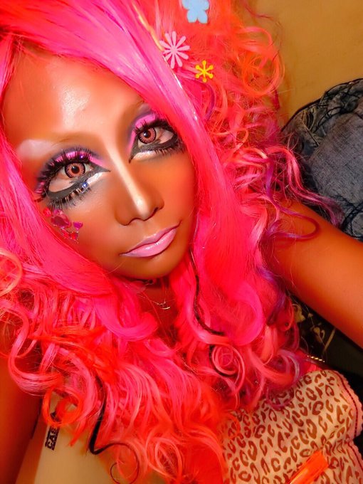 ガングロカフェ、今日も元気に朝5時まで営業中!! ganguro.jp 出勤メンバーは、ぽみたん、あおちゃん、あゆゆん♡ あゆゆん誕生日なので祝いにきてね\(^o^)/