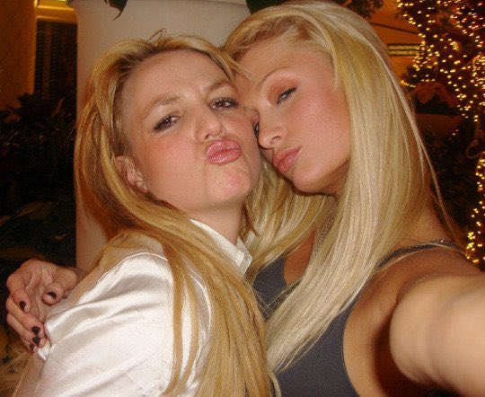 RT @RianHilton: The original #selfie with queens @ParisHilton & @britneyspears #NationalSelfieDay https://t.co/rZOMolHRUT