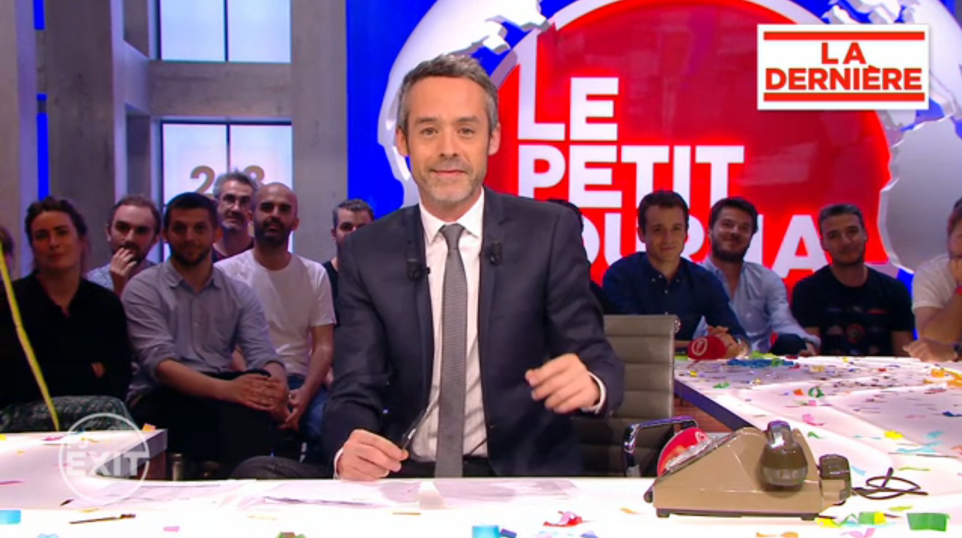 Video: Le Petit Journal tire sa révérence avec humour et émotion https://t.co/i5LEQR8JYq