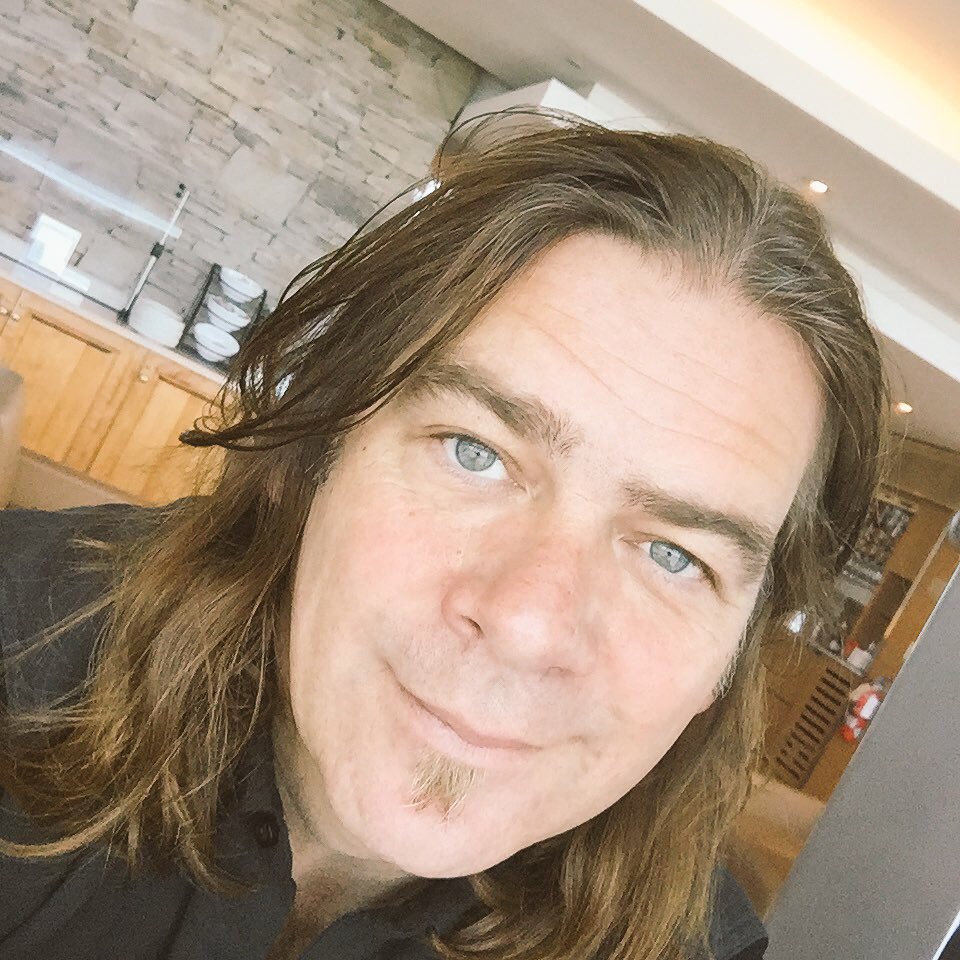 RT @alanthomasdoyle: This fella is tickled  to be heading to @Winnipegfolk right now!  Come on down. https://t.co/U1T84DFczb