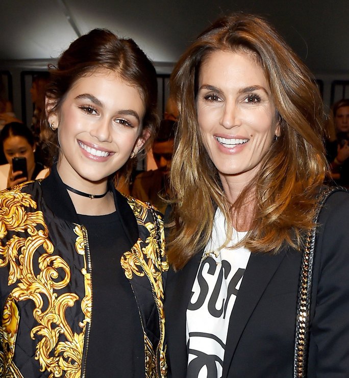 RT @InStyle: .@cindycrawford and daughter @kaiagerber are #twinning in matching black jumpsuits: https://t.co/XQZZJpk4WQ https://t.co/P1GOt…