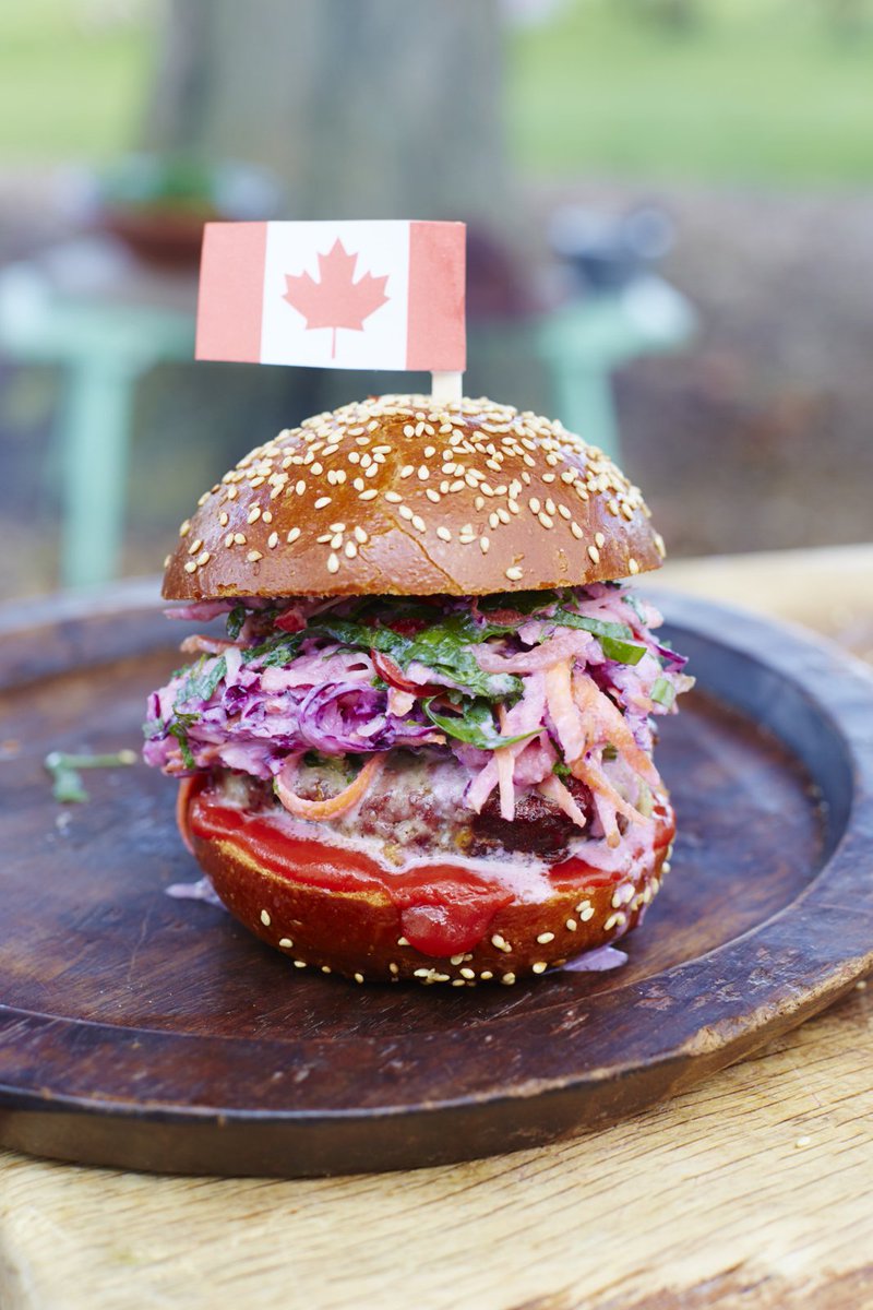 It's #CanadaDay, so celebrate in style with my ULTIMATE Canada Day #burger! https://t.co/9QkJS81PHn #RecipeOfTheDay https://t.co/p6sYzbIrTB