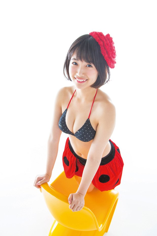セクシーな谷間の朝長美桜の画像