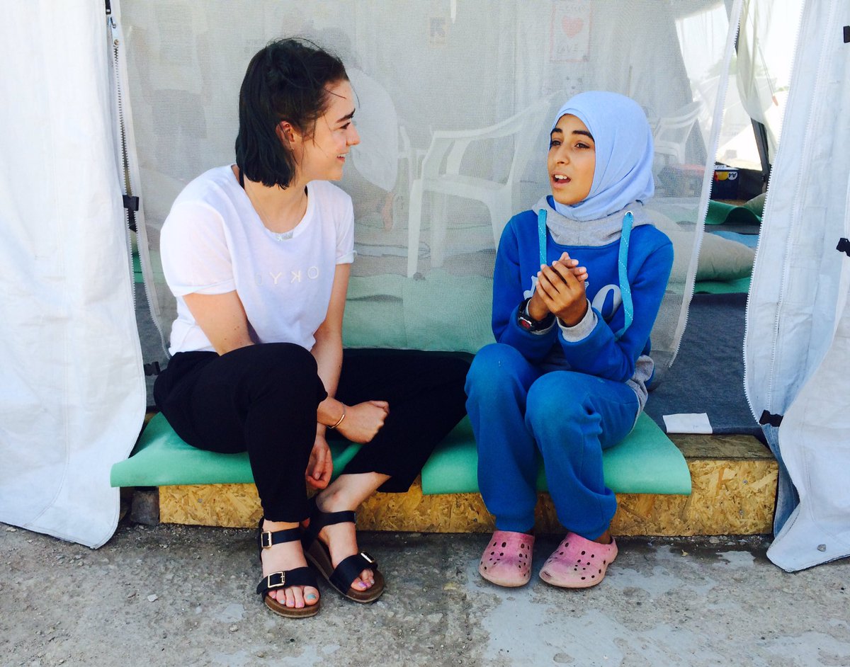 RT @KathleenAPrior: In Greece @Maisie_Williams meets 13yo Haya who dreams of being an actor & performed 3 plays at @theIRC safe space https…