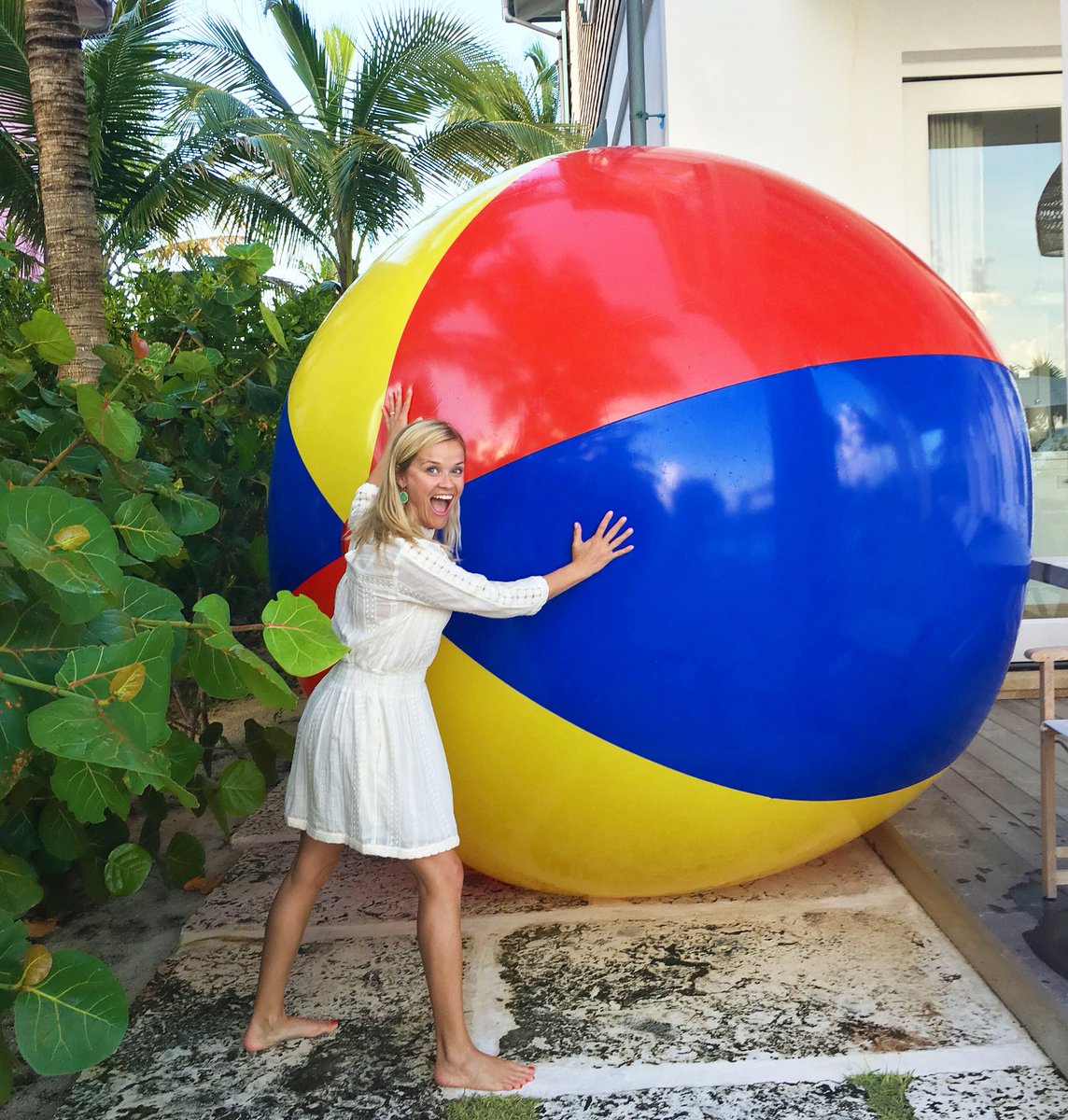 If ya can’t tell, I’m very happy about my late night online purchase!! ????❤️???????? #GiantBeachBall #VacationFun https://t.co/vAuo1VGSlJ