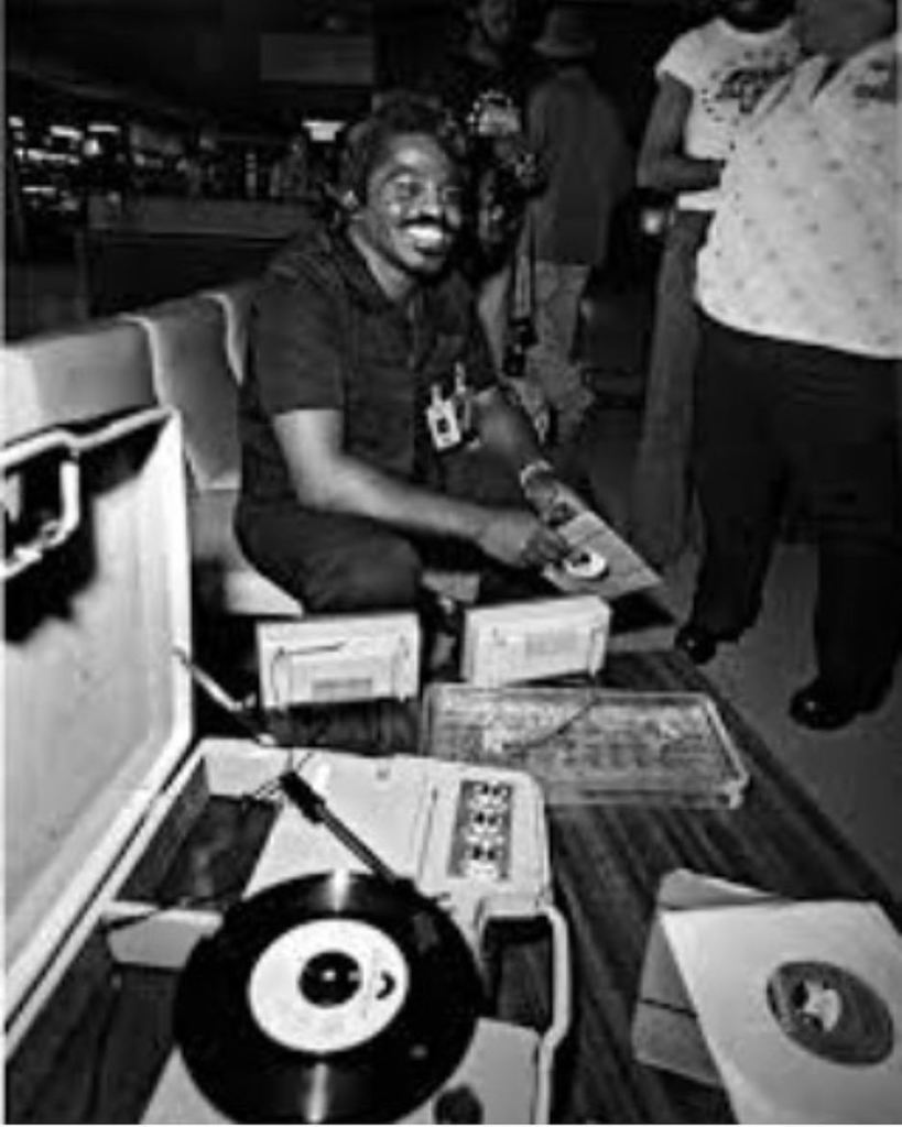 Banging dat Coolaid. https://t.co/1rfXMLF4u1 https://t.co/pV2slX2N15
