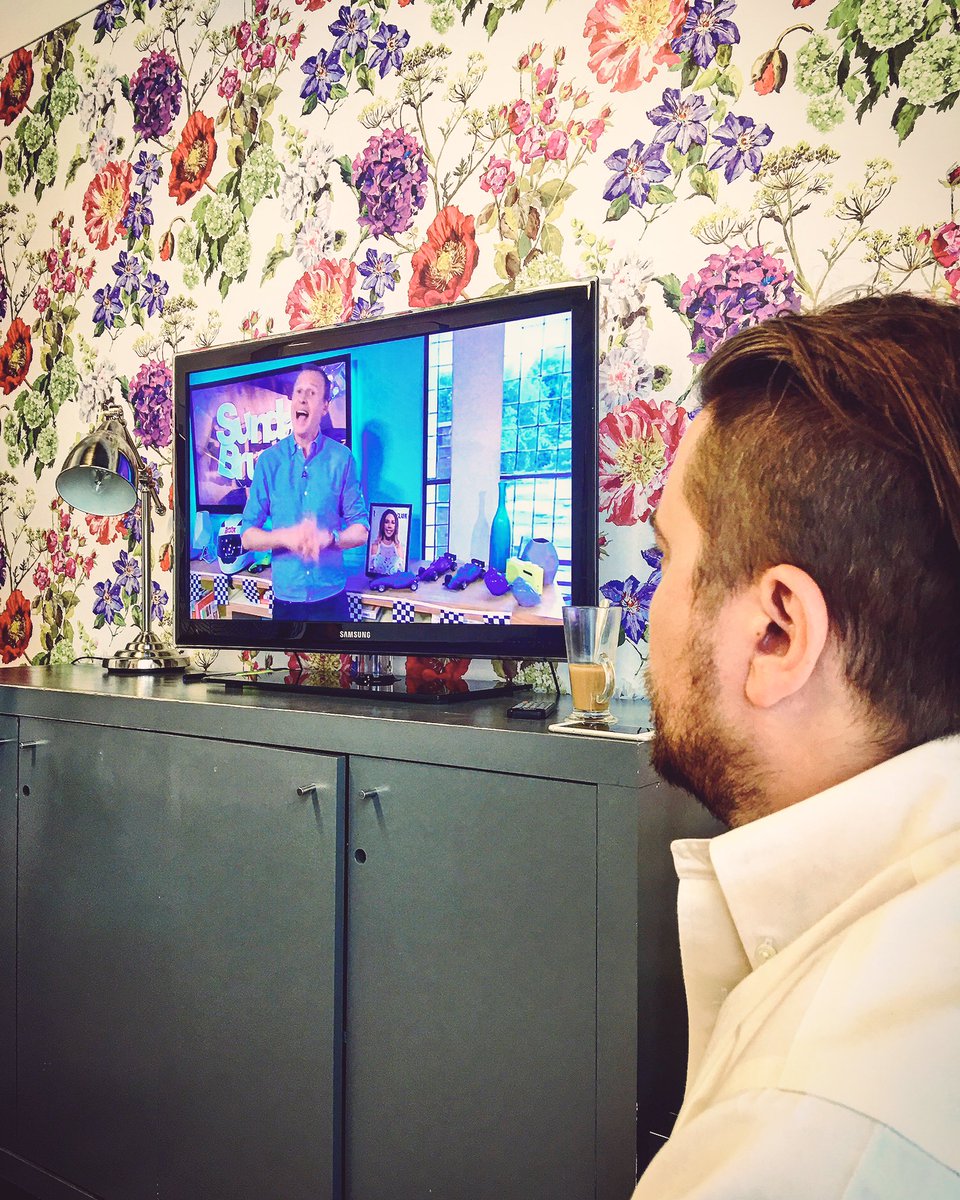 RT @LeBunUK: Chef Andy getting ready for @SundayBrunchC4 // Tune in at 9am to watch him cooking up with @iamkelis on @Channel4 https://t.co…