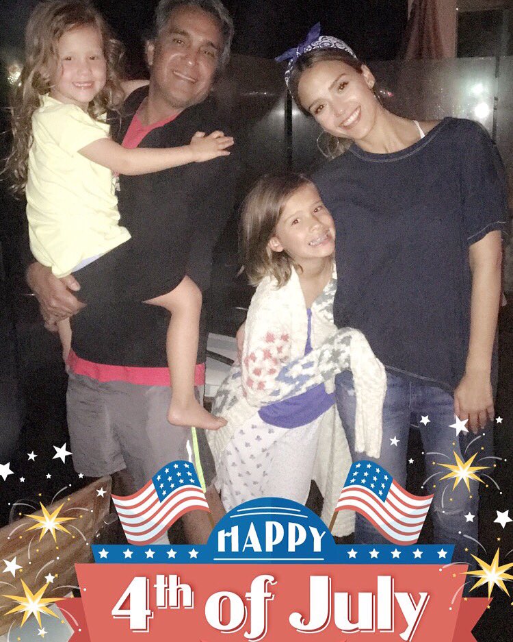 Hope you had an awesome weekend! #happy4thofjuly ???????? w my papasito n kiddos photo cred @CashWarren https://t.co/wTyMmjdM1N