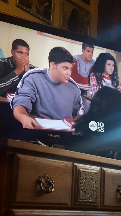 RT @Cantor82: Watching this classic episode of King of Queens and I forgot @jerryferrara was on it https://t.co/x0xnVYgVEL