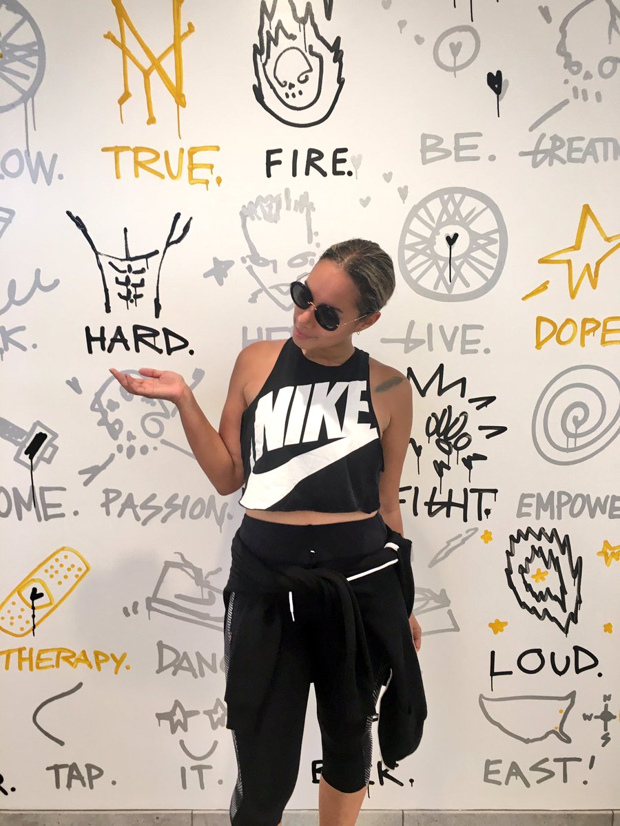 Nothing like a bit of @soulcycle to start my morning ???????? love their wall mural too ???? https://t.co/8bCTroSZg3