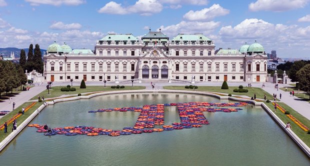 RT @Phaidon: .@aiww brings the Mediterranean migrant crisis to the waters of a Viennese lake https://t.co/guVosD2muv @21erhaus https://t.co…