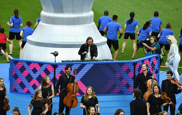 RT @TelemundoSports: #EURO2016 @davidguetta fue el encargado de la Ceremonia de Clausura de la @UEFAEURO https://t.co/pSUTPfde69