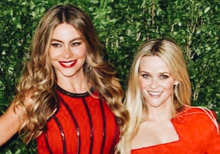 Happiest birthday to this red hot mama...and real life dancing lady emoji @sofiavergara!!????????Love you mucho!! https://t.co/On6MAfNLp8