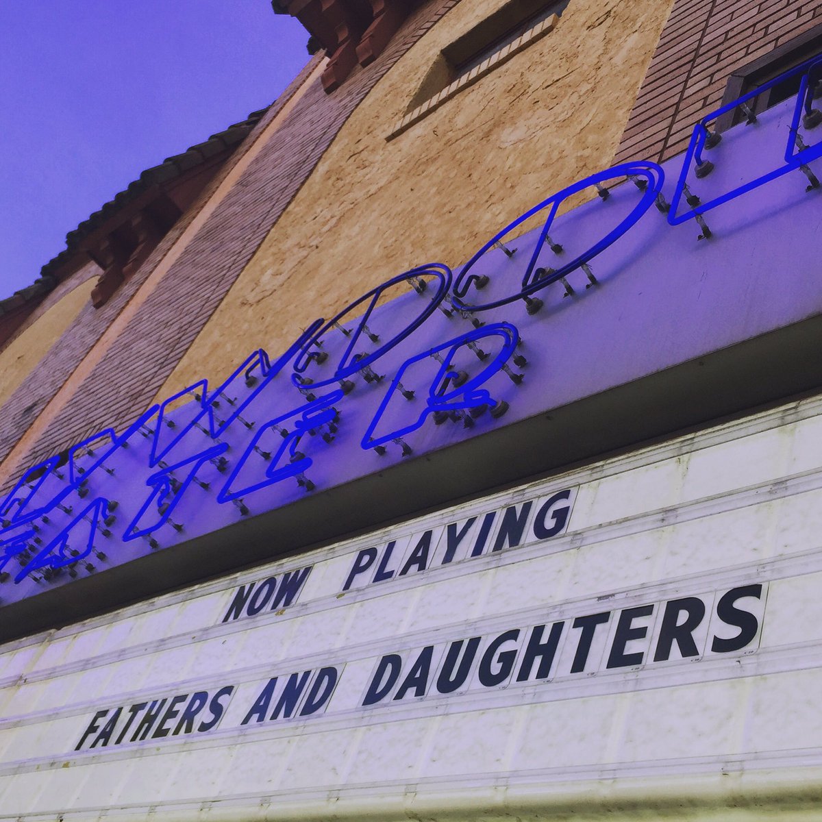 RT @benjeran: Cast & Crew showing of #FathersAndDaughters at Dormont Theater in #Pittsburgh @russellcrowe @KylieAnneRogers https://t.co/OfU…